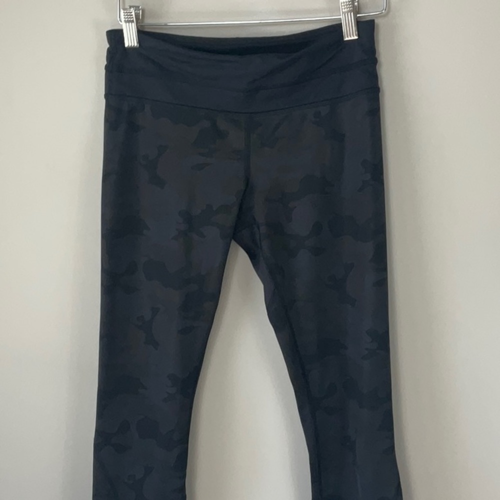 Lululemon camo black capri - Picture 2 of 11